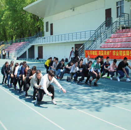 蜈蚣竞走--破冰团建游戏项目